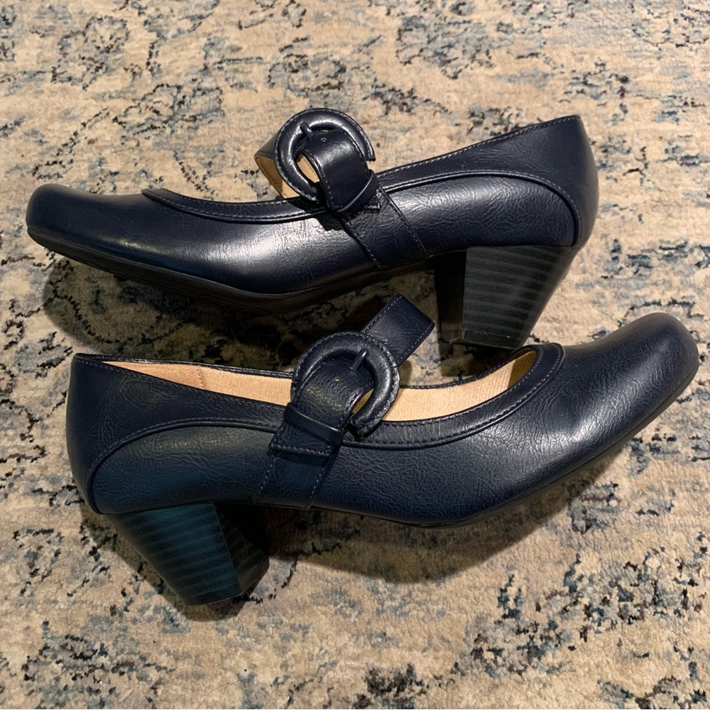Life-stride Mary Jane Pumps in Navy